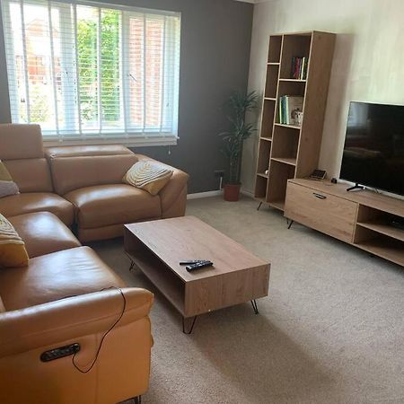 Cosy One Bed Flat Free Parking Leilighet Send Eksteriør bilde