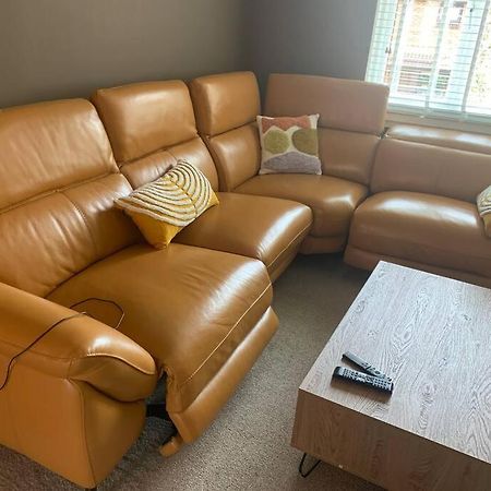 Cosy One Bed Flat Free Parking Leilighet Send Eksteriør bilde