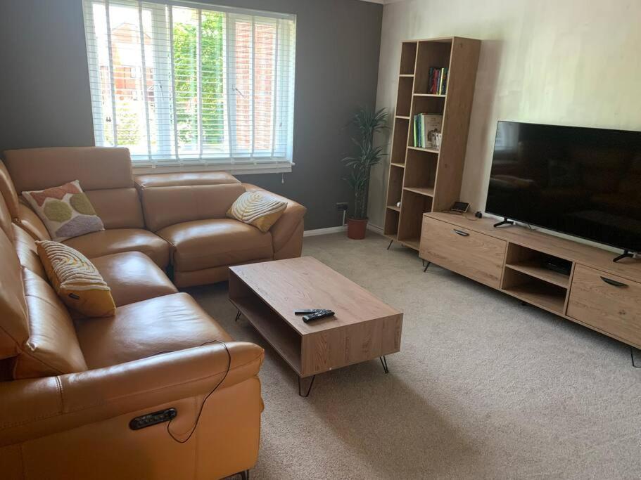 Cosy One Bed Flat Free Parking Leilighet Send Eksteriør bilde
