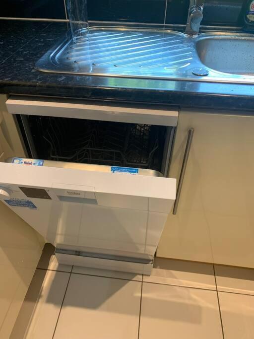 Cosy One Bed Flat Free Parking Leilighet Send Eksteriør bilde